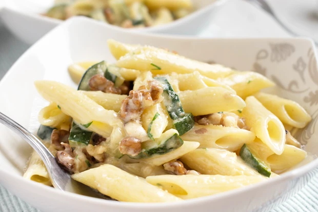Penne mit Zucchini in Parmesansauce