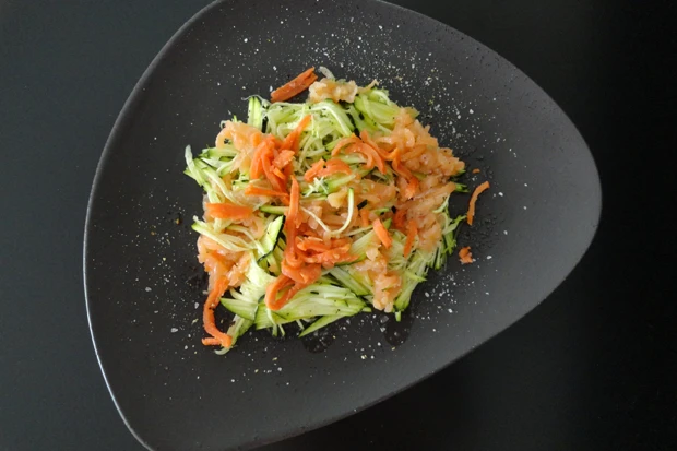 Zucchinisalat mit Räucherlachs