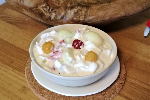 Melone-Beeren-Apfel-Joghurt