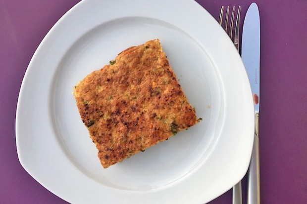 Pikanter Kuchen mit Räucherkäse und Jungzwiebel