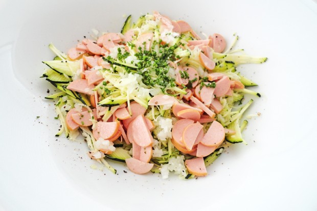 Zucchini-Wurstsalat