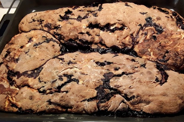 Heidelbeerstrudel mit Dinkelteig