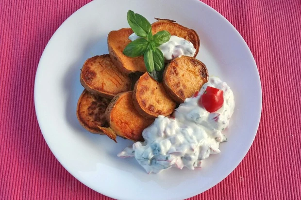 S&uuml;&szlig;kartoffel mit Paprikasauce