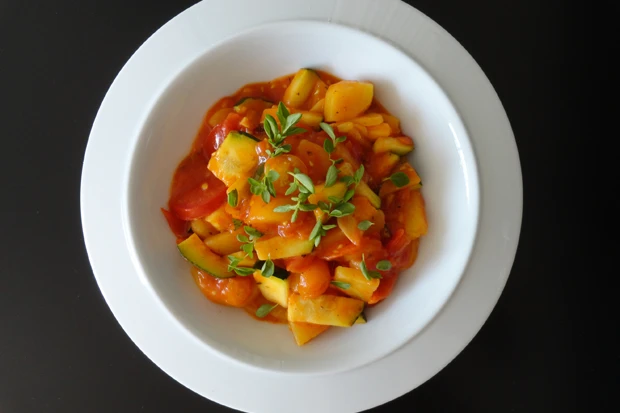 Paradeiser-Zucchini-Eintopf mit Erdäpfeln