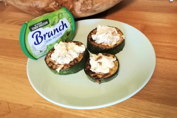 Gefüllte Zucchini mit Brunch