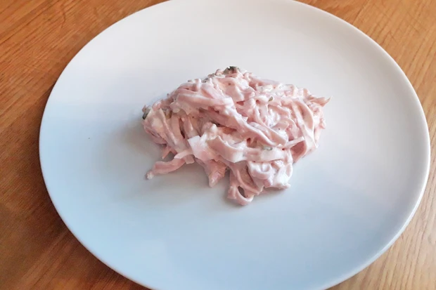 Mayonnaisesalat mit Extrawurst