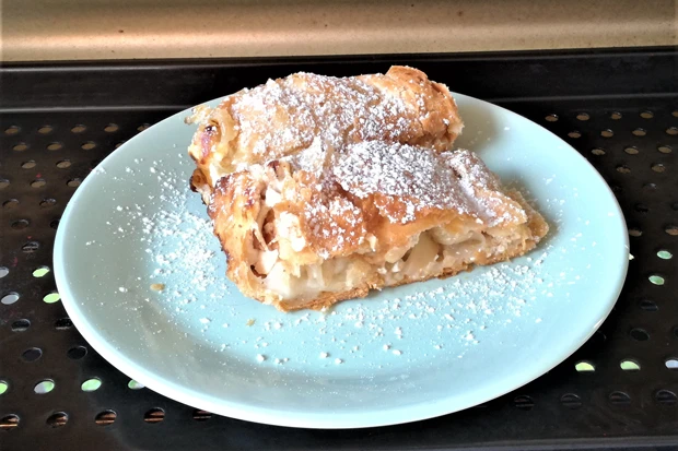 Apfel-Topfenstrudel vom Grill