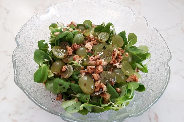 Vogerlsalat Traube-Nuss