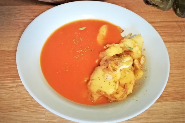 Tomatensauce mit ger&ouml;steten Kartoffeln