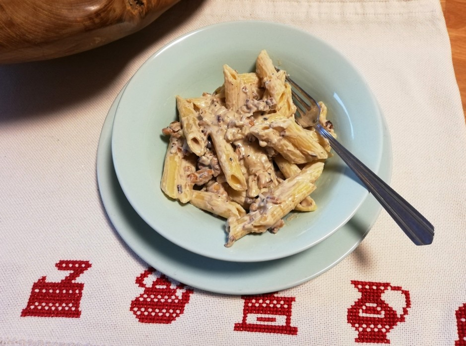 Penne in Nuss-Zwiebelsauce