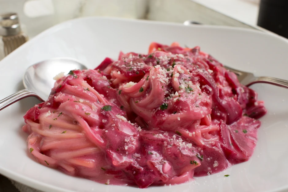Rote Winter-Pasta