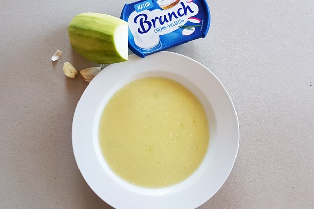 Zucchinicremesuppe mit Brunch