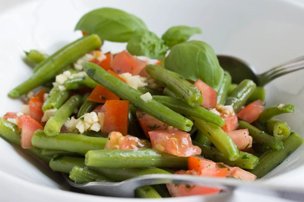 Fisolen-Tomaten-Salat