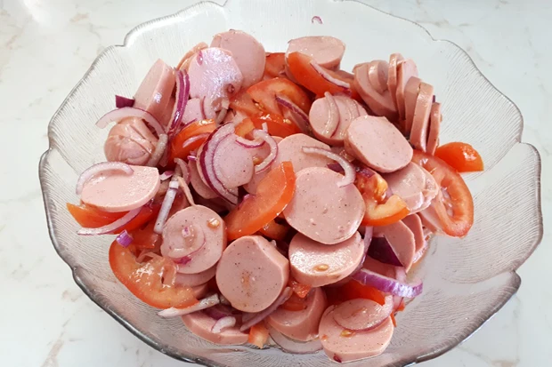 Essigwurst mit Tomaten
