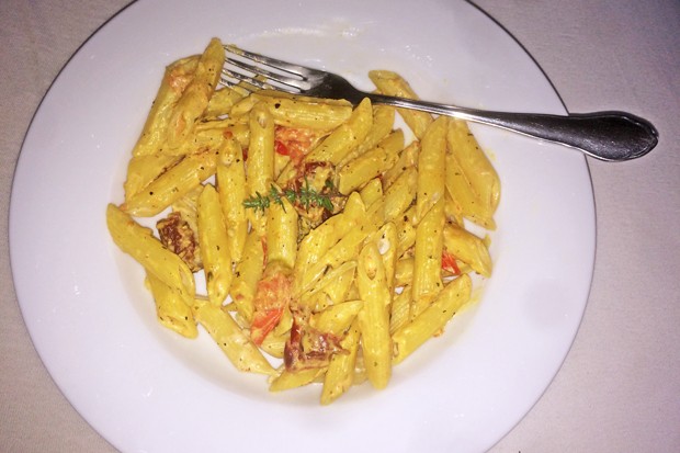 Pasta mit Frischkäse und Tomaten