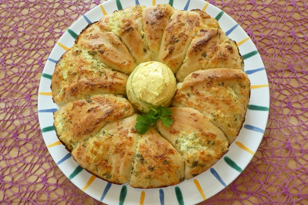 Kräuter-Knoblauch Kranz mit Brunch