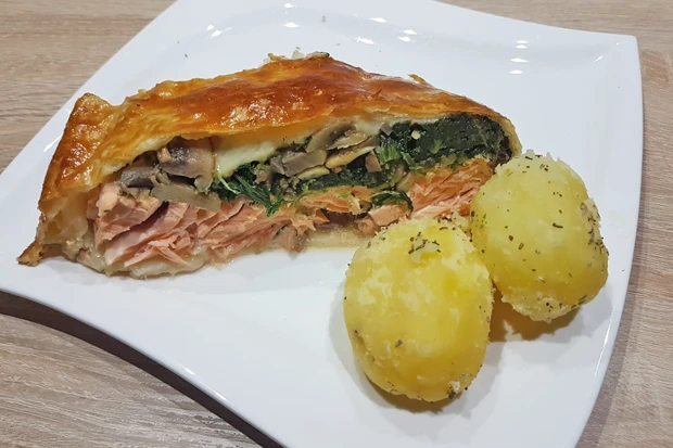 Knuspriger Lachs-Champignon-Strudel
