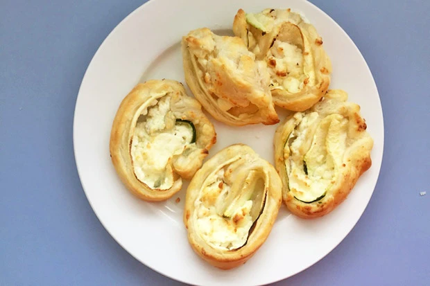 Blätterteigschnecken mit Zucchini und Brunch