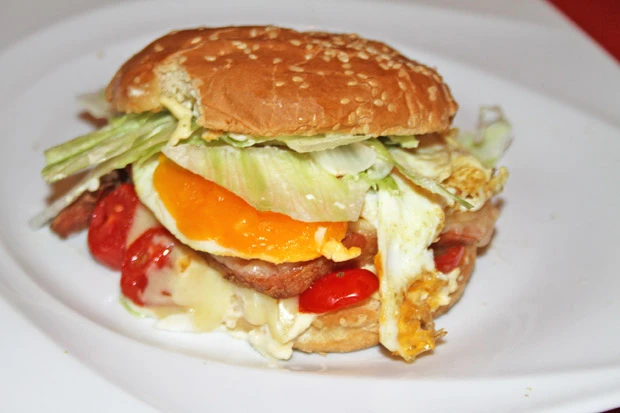 Brunch-Burger auf &ouml;sterreichisch