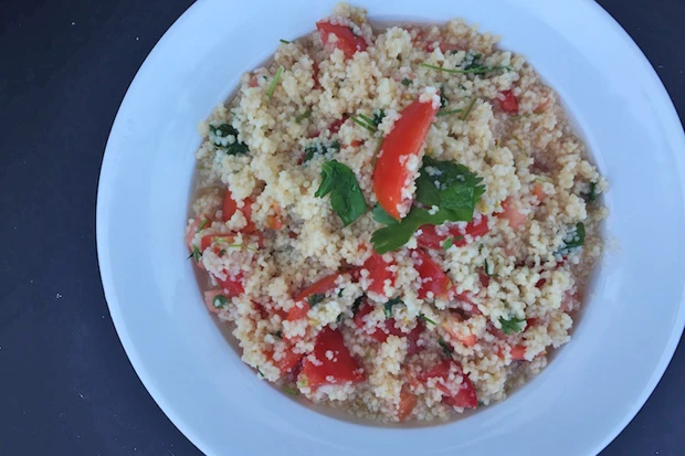 Couscoussalat mit Minze und Tomaten
