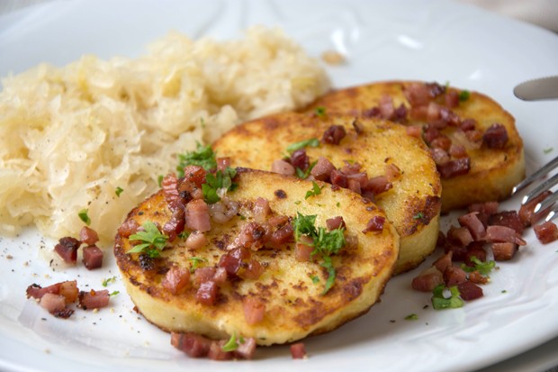 Speck-Kartoffeln mit Sauerkraut - Rezept