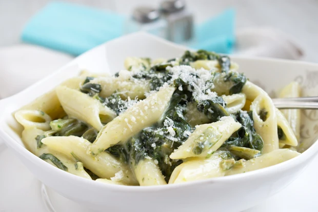 Penne in Spinat-Feta-Sauce