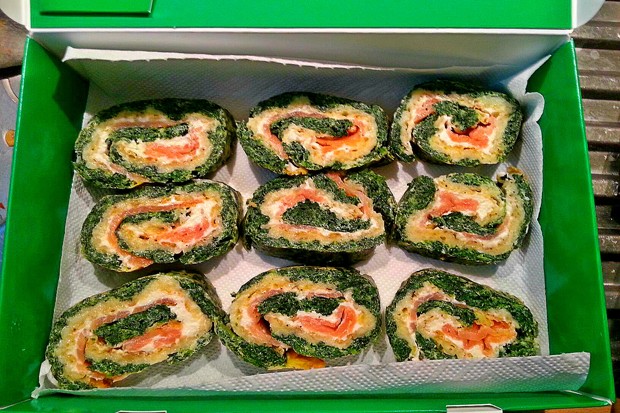 Lachs-Spinat-Rolle mit Brunch