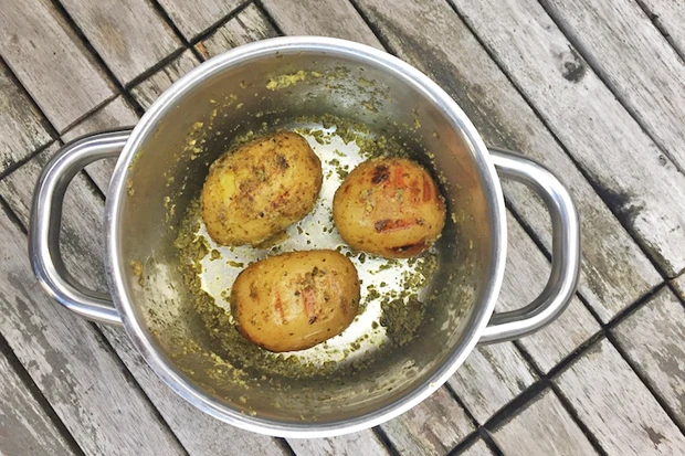 Pesto-Erd&auml;pfel vom Grill