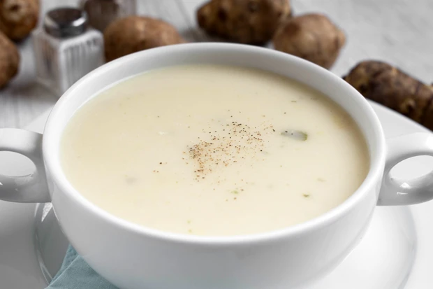 Süß-säuerliche Topinambursuppe