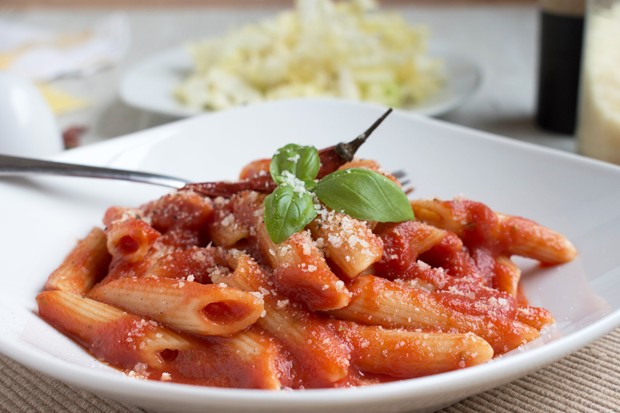 Penne in Chili-Tomaten-Sauce - Rezept