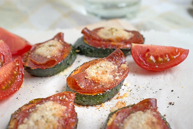 Überbackene Zucchini-Salami-Taler
