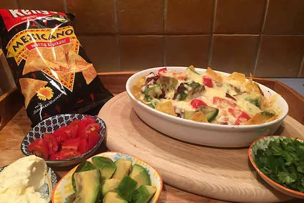 Kellys Mexicanos mit mexikanischer Bohnenmole &uuml;berbacken