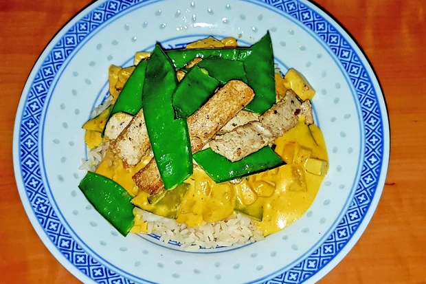 Gemüse-Tofu-Curry mit Reis