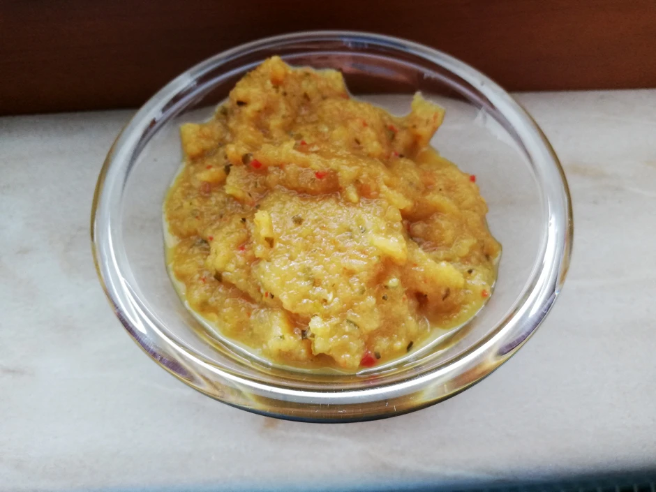 Zucchini-Chutney mit Chili