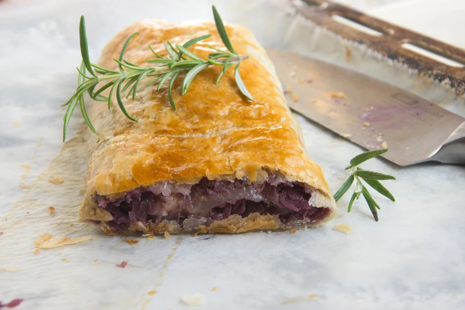 Rotkraut-Gorgonzola-Strudel