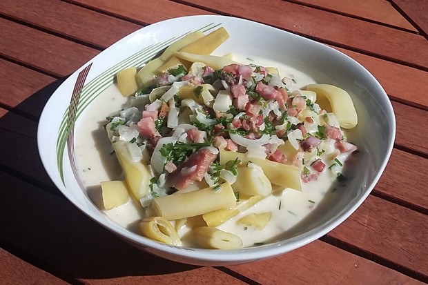 Rahmfisolen mit Brunch und Speck