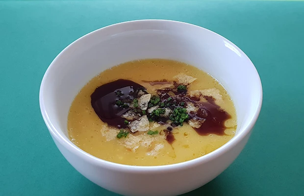 Crunchige Kürbiscremesuppe