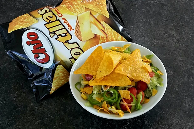 Salat mit Tortilla Chips