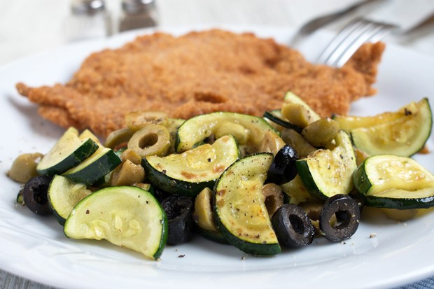Zucchini-Oliven-Gemüse