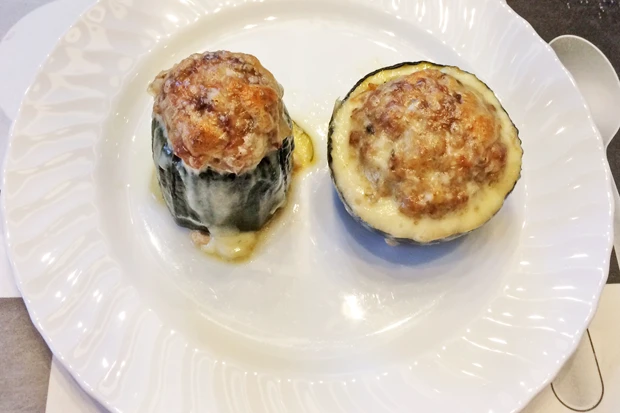 Gef&uuml;llte Zucchini mit Brunch