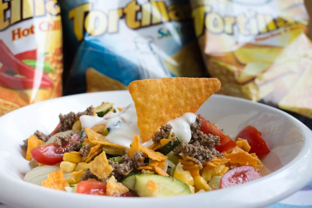 Salat mit Tortilla Chips