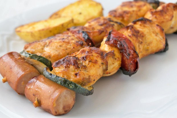 Bunte Grillspieße