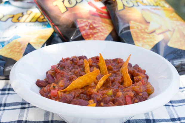 Gekochte Bohnensalsa mit Tortilla Chips