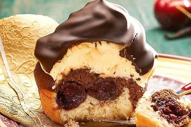 Donauwellen Cupcakes mit buttrig-frischem Topping