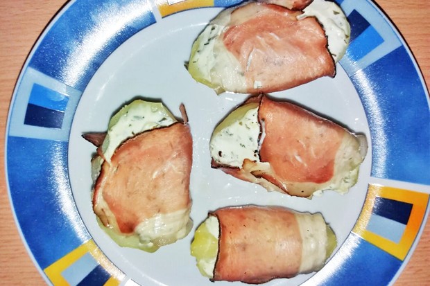 Überbackene Kartoffelhälften mit Brunch Feine Kräuter und Speck