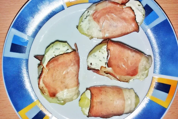 Überbackene Kartoffelhälften mit Brunch Feine Kräuter und Speck