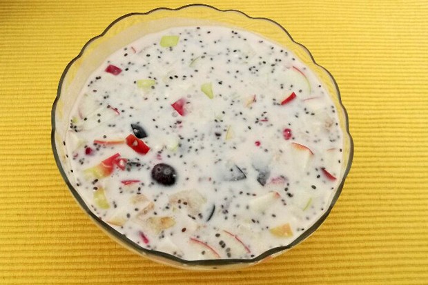 Joghurt mit herbstlichem Obst