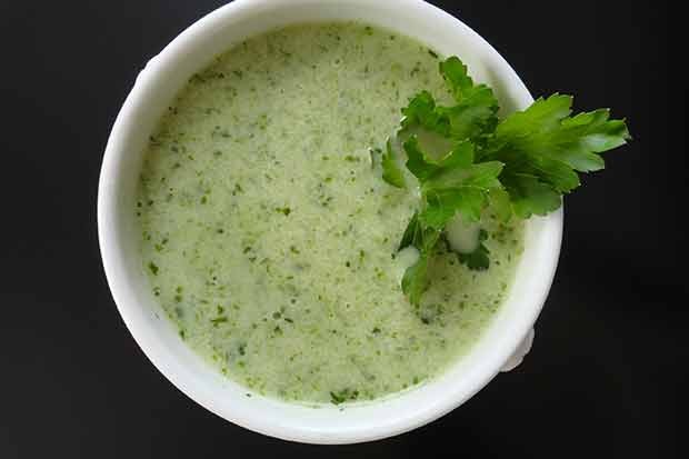 Petersilien-Buttermilch-Suppe