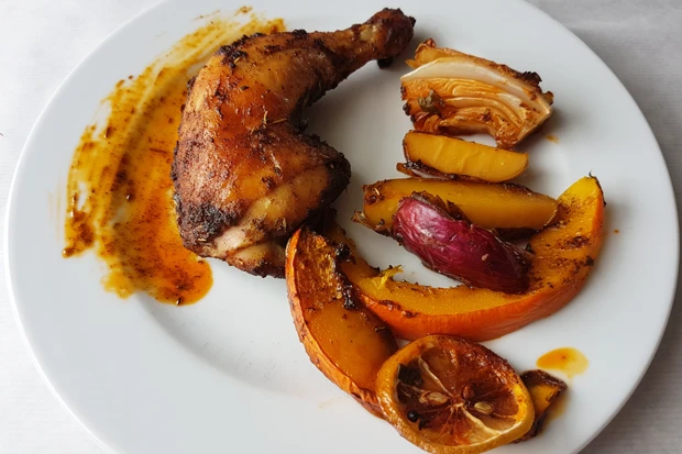 One Tray Oven mit Huhn, K&uuml;rbis und Kraut