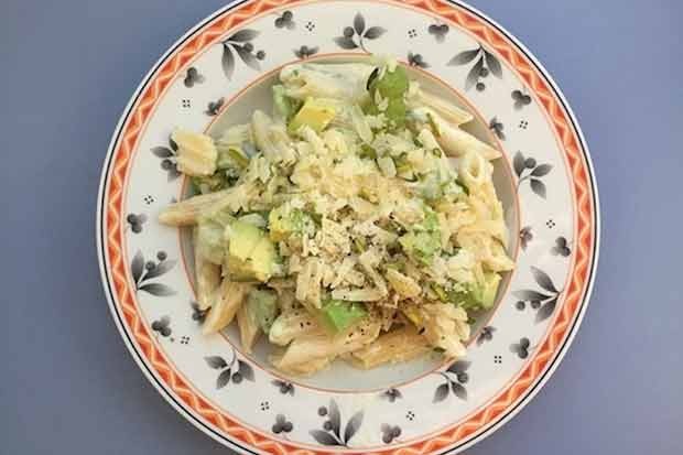 Penne Verde mit Avocado und Pistazien